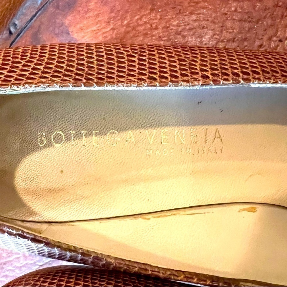 BOTTEGA VENETA Tan Embossed Leather Pumps Size 9.5B - Picture 7 of 9